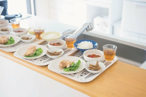 食べっぱなしになっていた食器はトレーを使って一度ですっきり