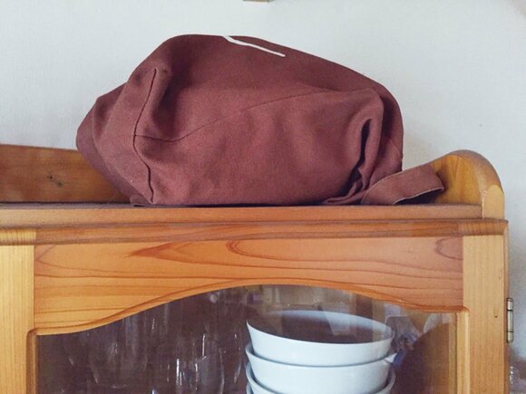 エコバッグに入れて食器棚の上へ