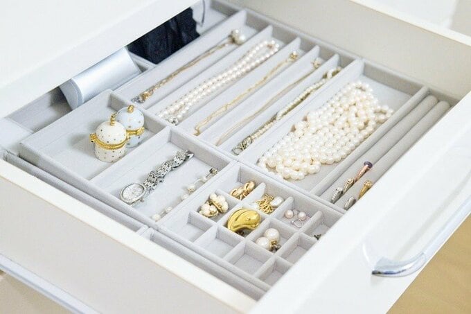 収納されたジュエリー