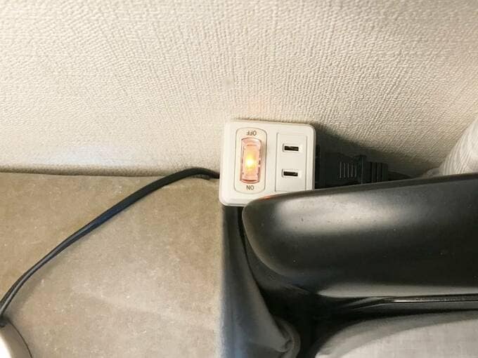 オンオフ機能のある1つのコンセントタップ