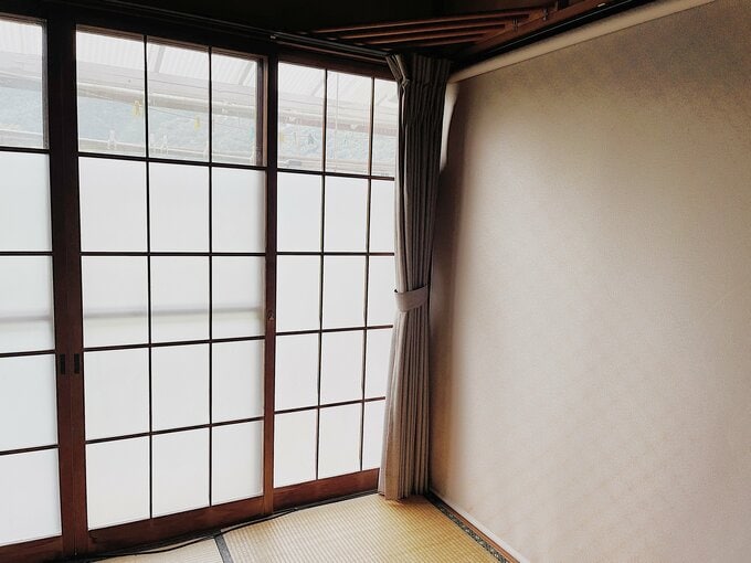 非遮光ウォッシャブルのカーテン