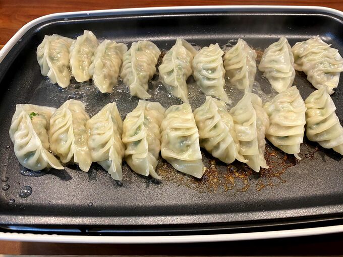 ブルーノのホットプレートでギョーザをつくる