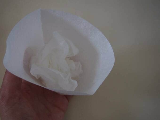 フィルターにティッシュペーパー2枚