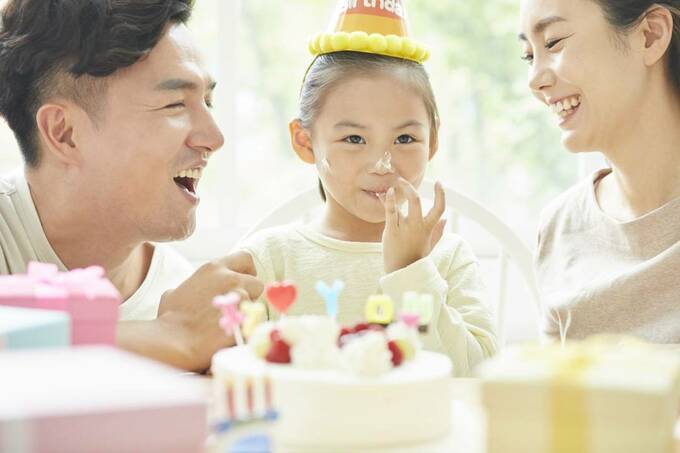 誕生日を祝う様子