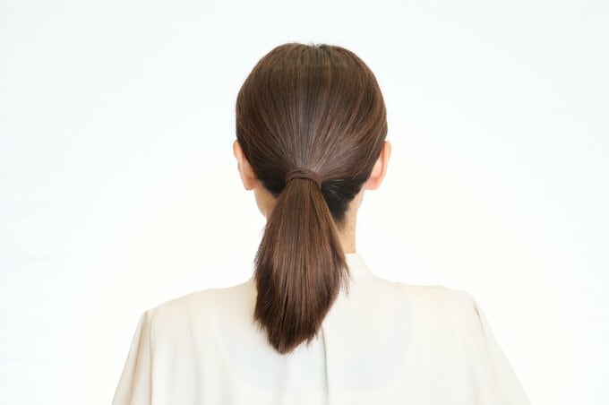 モデルさんのお悩みは、毛量が多くて、一つ結びが太くなりすぎること
