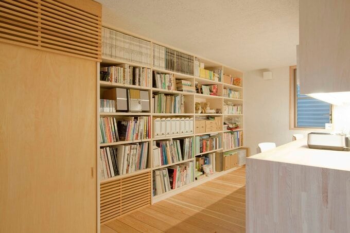 天井までの造作の本棚