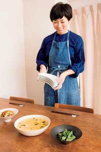 メインも副菜もドーンと大皿で出し