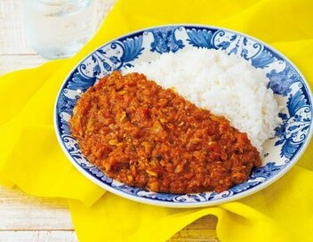 材料をまぜてレンチンするだけ！サバ缶のコクうまカレー