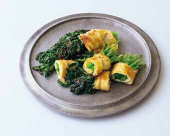 ひと口サイズの豆苗の油揚げ巻き。低糖質でポン酢とよく合う