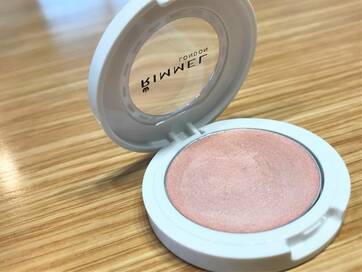 ベタつかないのにツヤもキープ！大人のツヤ肌が叶うハイライト