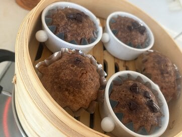 市販品で失敗しない簡単「バレンタインスイーツ」。子どもとつくれる「せいろ」蒸しチョコケーキ