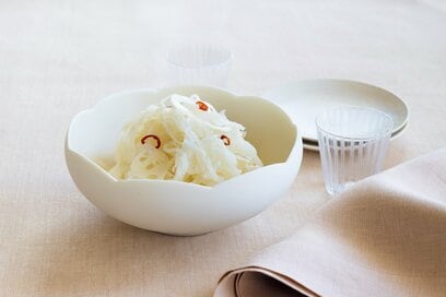 美しい「白なます」レシピ。大根、カブ、レンコンの食感も楽しめる：飛田和緒さんのシンプルおせち