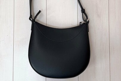 2990円に見えないユニクロ「高見えバッグ」。ペットボトルもすっぽり入る