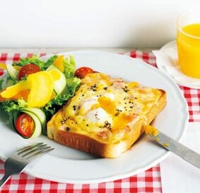 イタリア風カルボナーラトースト。味、見た目、ボリューム文句なし