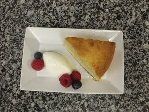 生クリームや果物を添えればお洒落なおやつに