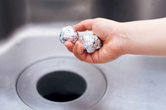 排水口にアルミ箔を入れておく