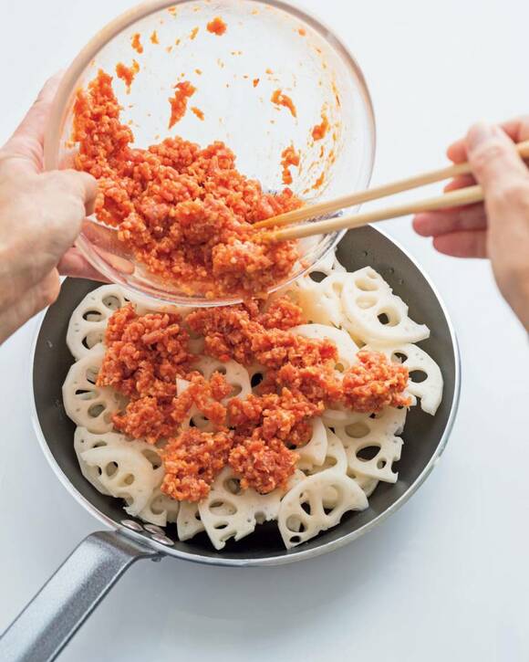 レンコンの上にひき肉