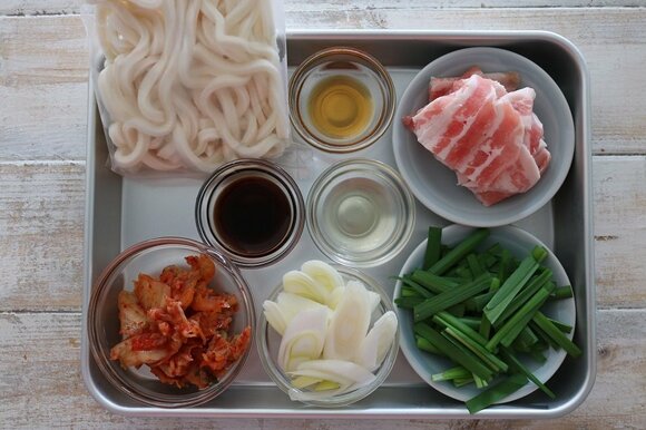 豚キムチうどん材料