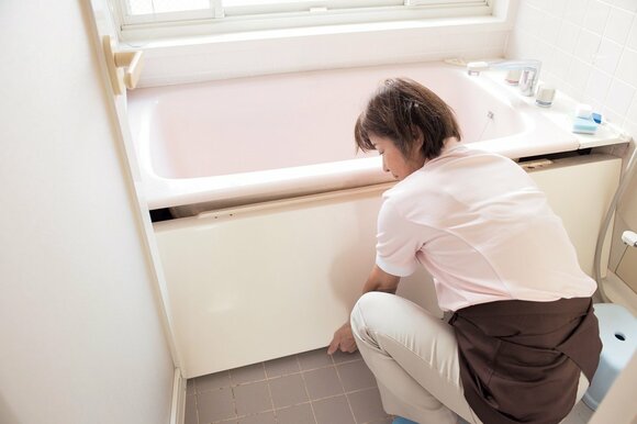 <浴槽 エプロン>外れるタイプの浴槽なら、ここまでしっかり大掃除
