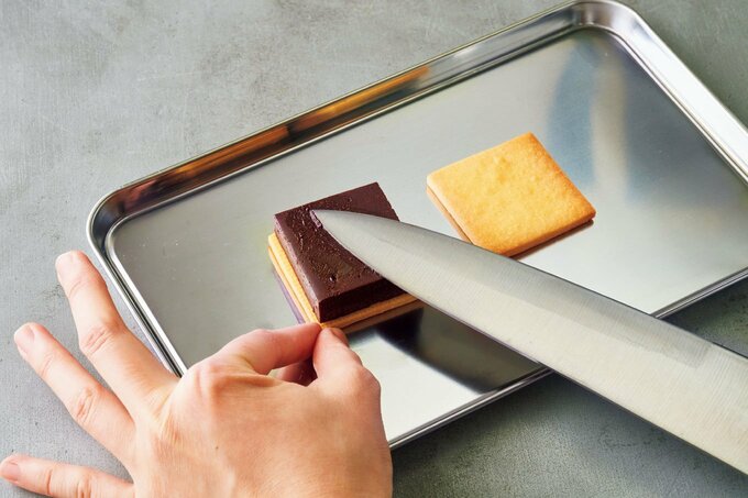 クッキーの上にチョコレート