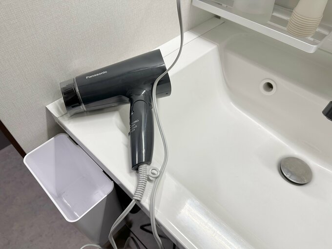 カウンターの幅が狭くてドライヤーが置きにくいのがプチストレスに