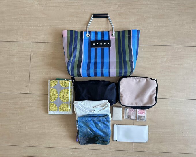 トートバッグとその中身