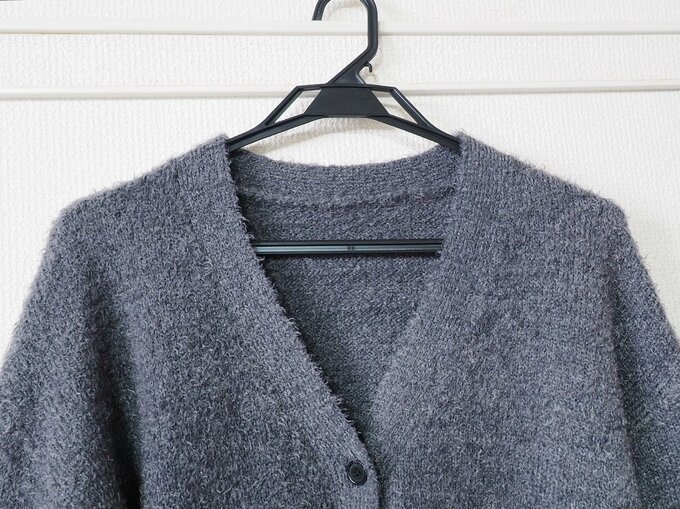 トップスもハンガーからずり落ちない