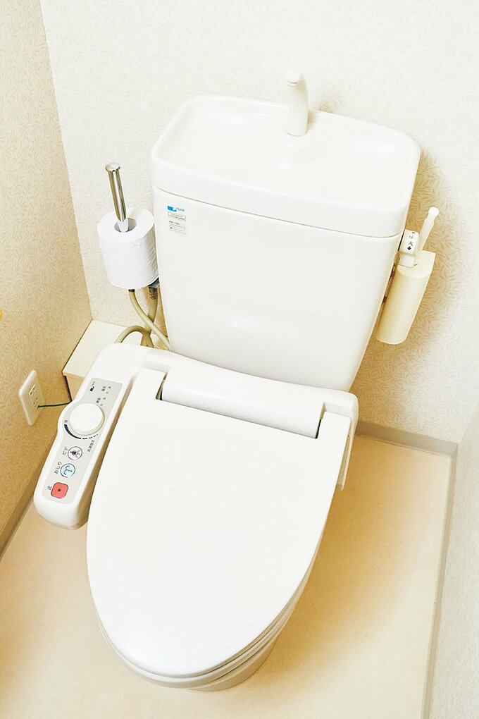 床にものを置いていないトイレ