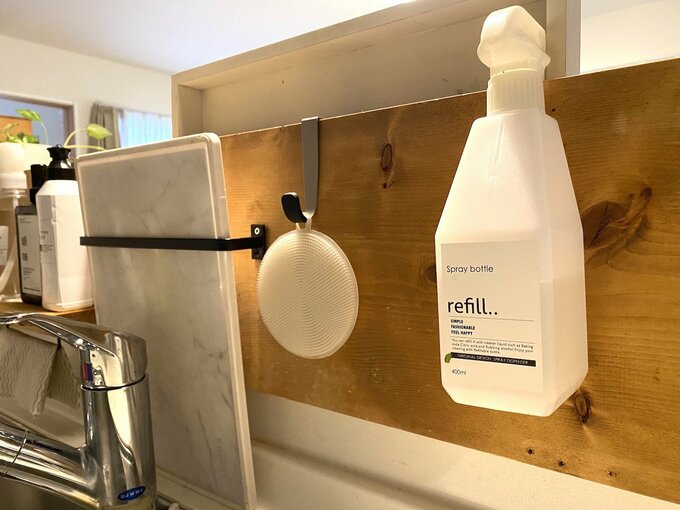 ものを浮かせて収納