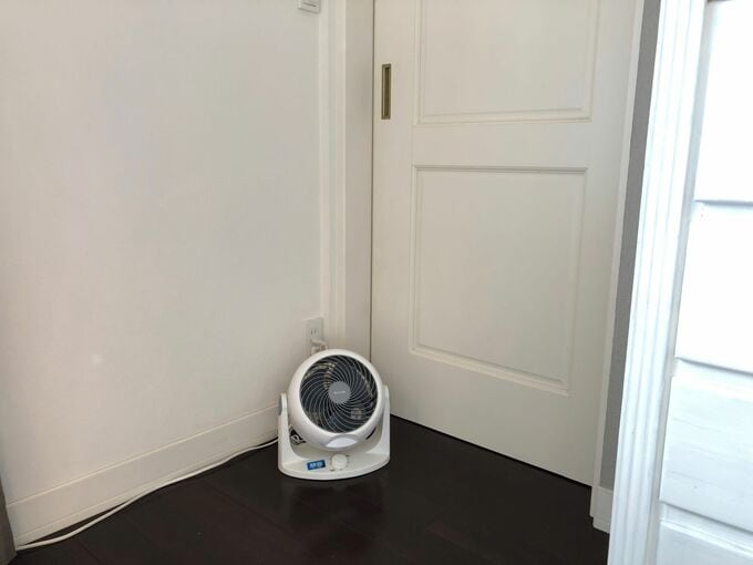 リビングのドア横にもコンセントがあると便利