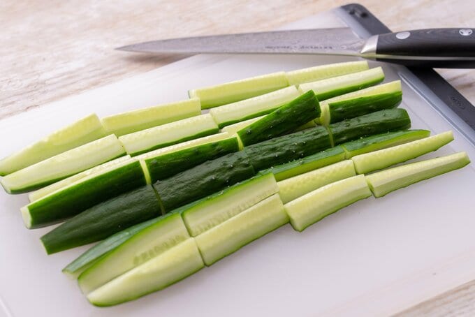 キュウリ切る