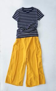 ワイドフレアパンツのコーデ