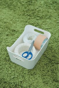 持ち手つきの箱で梱包セットを運びやすく