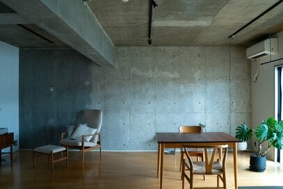 40代、家も心も整う「心地よい日課」3つ。ふき掃除の前に窓をあけて、新しい空気を入れる