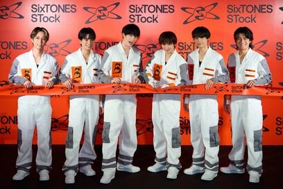結成からの歴史がつまった『SixTONES STock』潜入レポ。メンバー登壇のテープカットの様子も