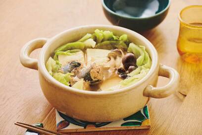 料理家が愛する「手間なしひとり鍋」2選。サバ缶を丸ごと使ってうま味アップ