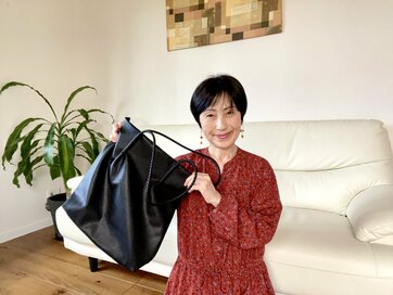 60代の「バッグの中身」。厳選した必需品をコンパクトに持ち歩き