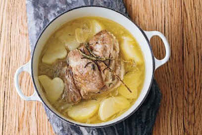 ホクホクやわらかな「豚肉とジャガイモ」の煮込みレシピ。下味冷凍で時短調理