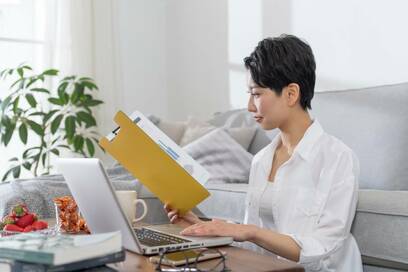 家にいながら稼ぐ力を。不安を減らす副業の選び方