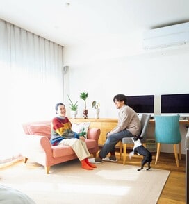 玄関の目の前がキッチン!?56㎡のマンションリノベにワークスペースも