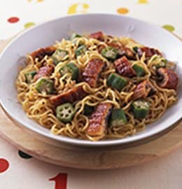 簡単だけどスタミナ満点！クラクラしそうな暑い日に！ウナギとオクラのオイスターソース炒めそば