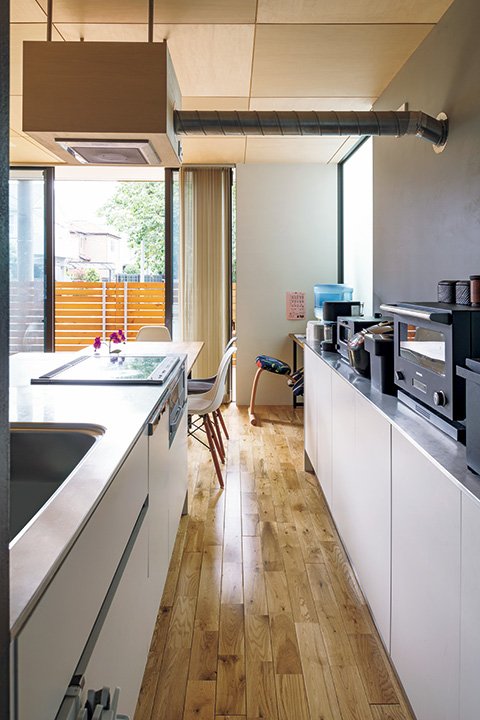 洗う、切る、調理、配膳の流れがスムーズなキッチン