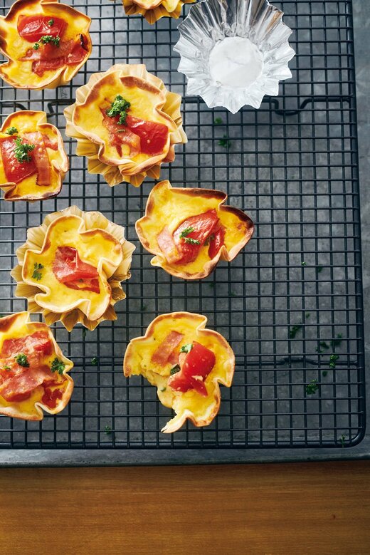 トマトとベーコンのギョーザの皮キッシュ