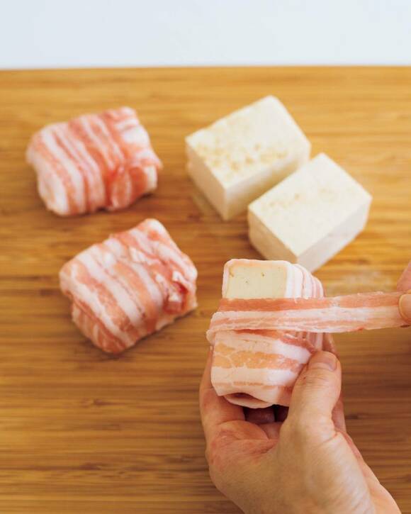 豆腐をお肉で巻く