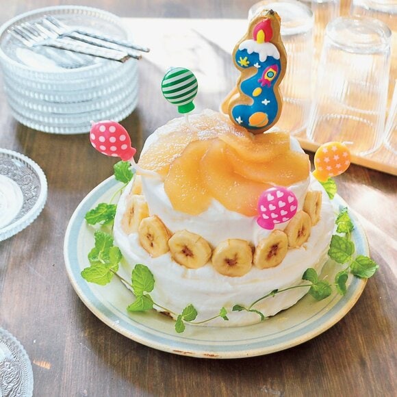 季節のフルーツを使った2段ケーキでお祝い