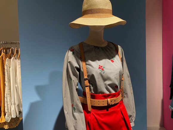 ヌメ革風のサスペンダー