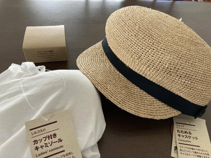 帽子やキャミソールなど