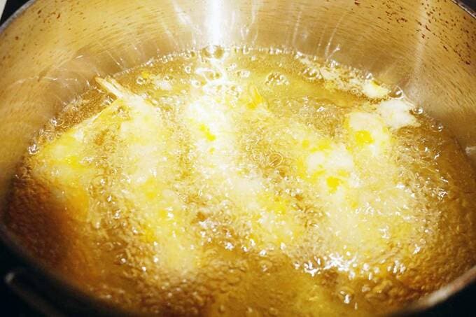 スチール鍋に揚げ物