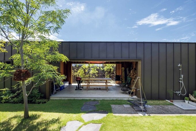 庭越しに見る別棟