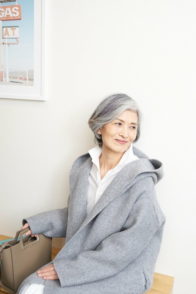 グレイヘアの女性